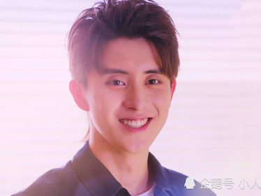 敖瑞鹏：背头焊死，演绎不羁摇滚风采