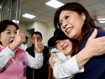 馆长再邀王世坚一起去大陆开演唱会