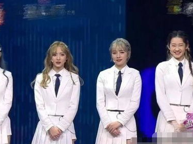 剪影之吻：汪苏泷与希林娜依高浪漫借位演绎