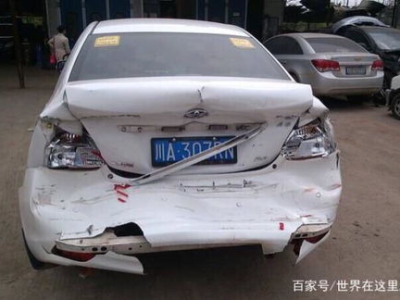 货车随意变道被追尾承担全责